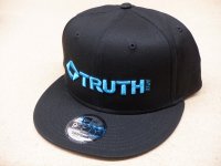 TRUTH JAPAN × NEWERA Original Cap フラットバイザー 2025・ブラック/ライトブルー
