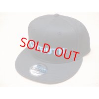 TRUTH JAPAN × NEWERA Original Cap フラットバイザー 2025・ブラック/ライトブルー