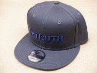 TRUTH JAPAN × NEWERA Original Cap フラットバイザー 2025・チャコール/ネイビー