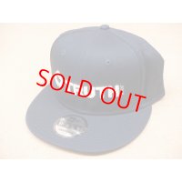 TRUTH JAPAN × NEWERA Original Cap フラットバイザー 2025・ディープネイビー/ホワイト