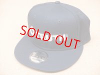 TRUTH JAPAN × NEWERA Original Cap フラットバイザー 2025・ディープネイビー/ホワイト