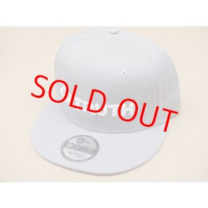 画像: TRUTH JAPAN × NEWERA Original Cap フラットバイザー 2025・グレー/ホワイト