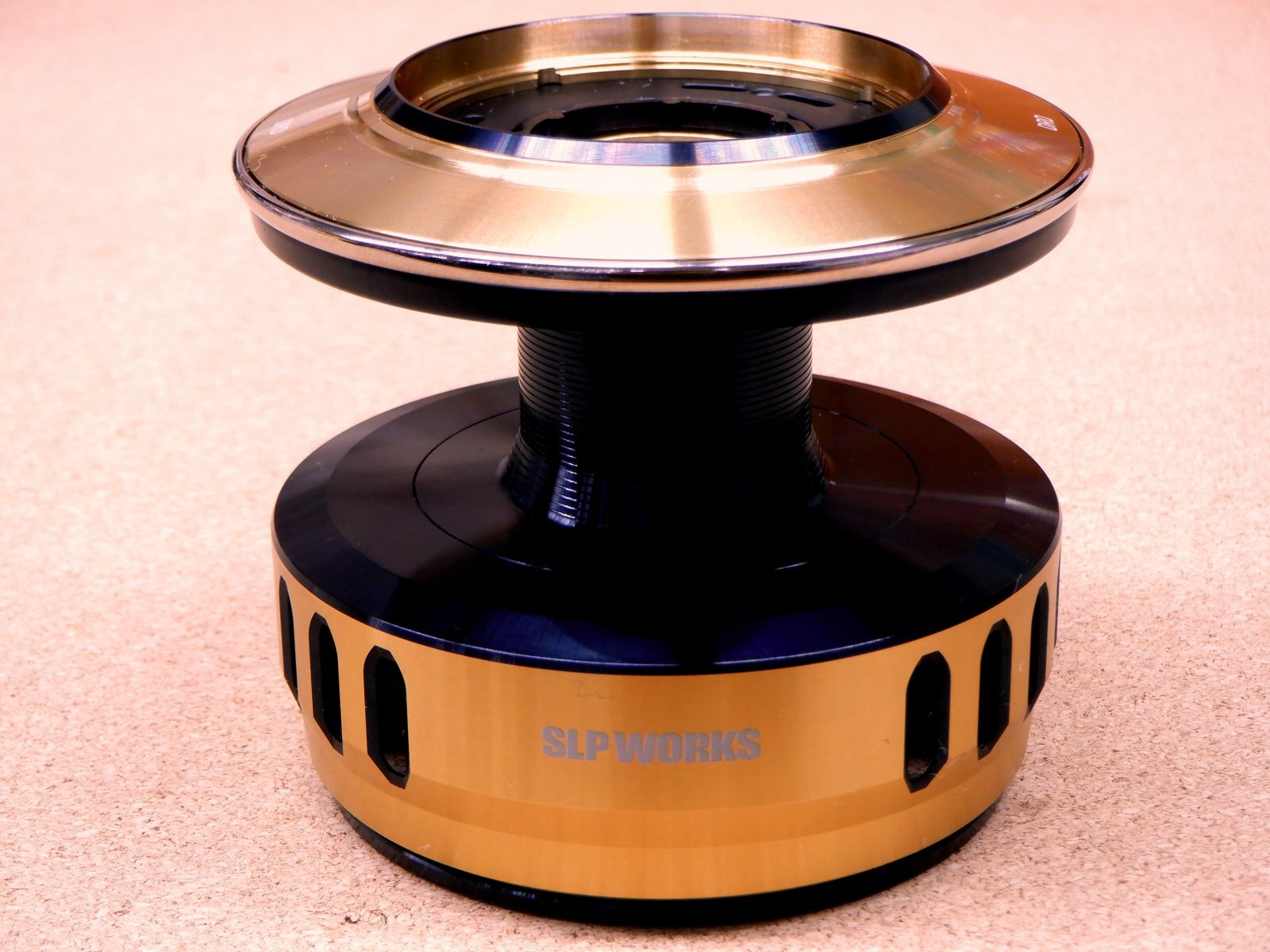 画像: SLPWORKS・25SALTIGAスプール 25000SPL/ゴールド・ネイビー